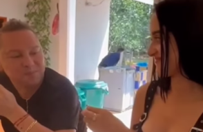 Giovanny Ayala propone matrimonio a su novia