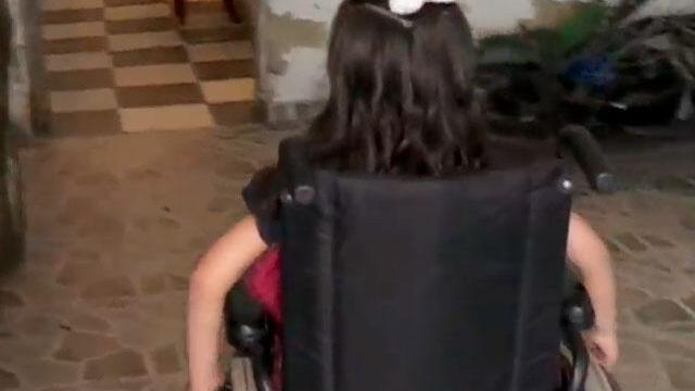 Cáncer a los tres años: drama de una madre que lucha contra todo para salvar a su hija