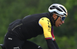 Egan Bernal, líder del INEOS Grenadiers en el Giro de Italia 2025, en medio de la etapa 16