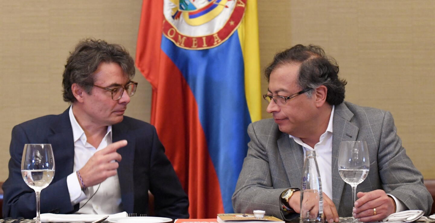 Presidente Petro critica gestión de Gaviria en MinEducación: "Dejó perder 1.5 billones de pesos"