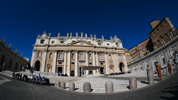 Papa Francisco lamenta la muerte de un habitante de calle en la plaza San Pedro por frío Papa Francisco lamenta la muerte de un habitante de calle en la plaza San Pedro por frío