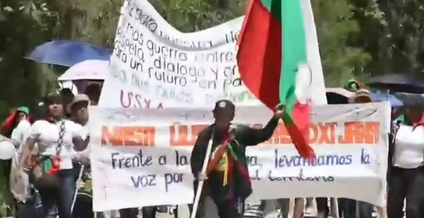 Cientos de indígenas protestas contra la presencia de disidencias: "Es doloroso estar así"