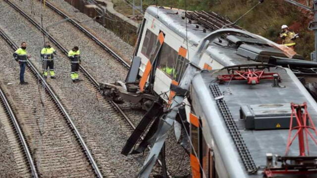 Descarrilamiento de un tren en España deja un muerto y cinco heridos
