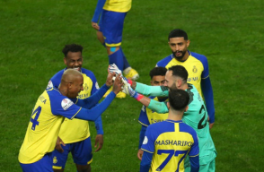 David Ospina junto a sus compañeros de Al-Nassr.