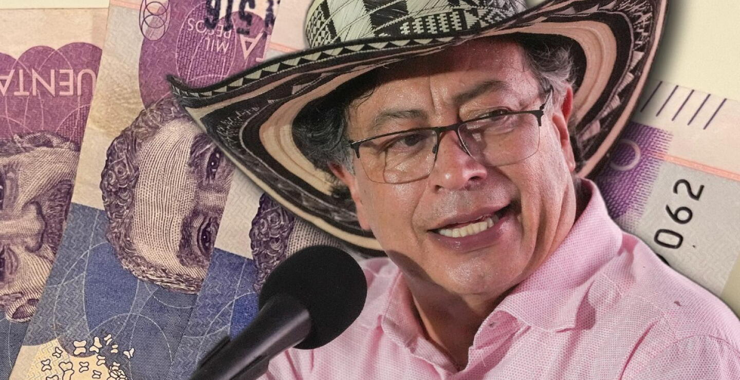 Presidente Gustavo Petro junto a billetes de 50.000 pesos