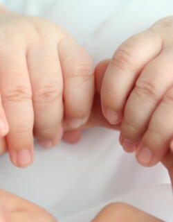 Hospital en Brasil intercambió a dos bebés