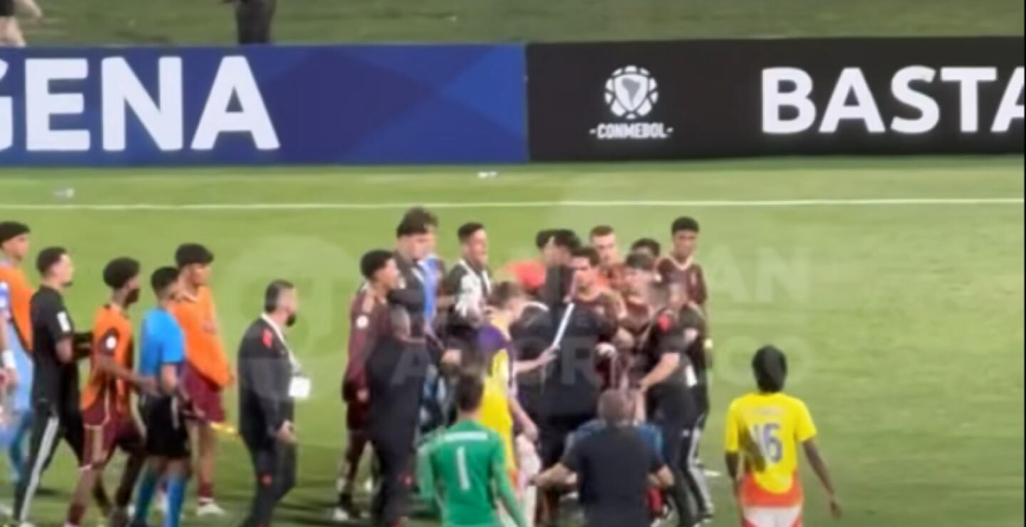 Selección Colombia Sub-17 vs Venezuela; el partido terminó en trifulca. 