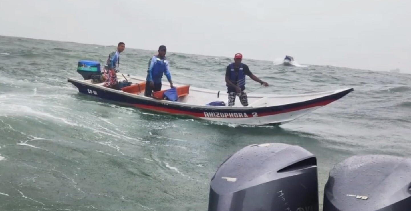 Embarcación con 18 turistas naufragó en el mar de Buenaventura 