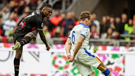 Rafael Leao, en acción de juego con el Milan frente al Lecce, en la Serie A. Rafael Leao, en acción de juego con el Milan frente al Lecce, en la Serie A.