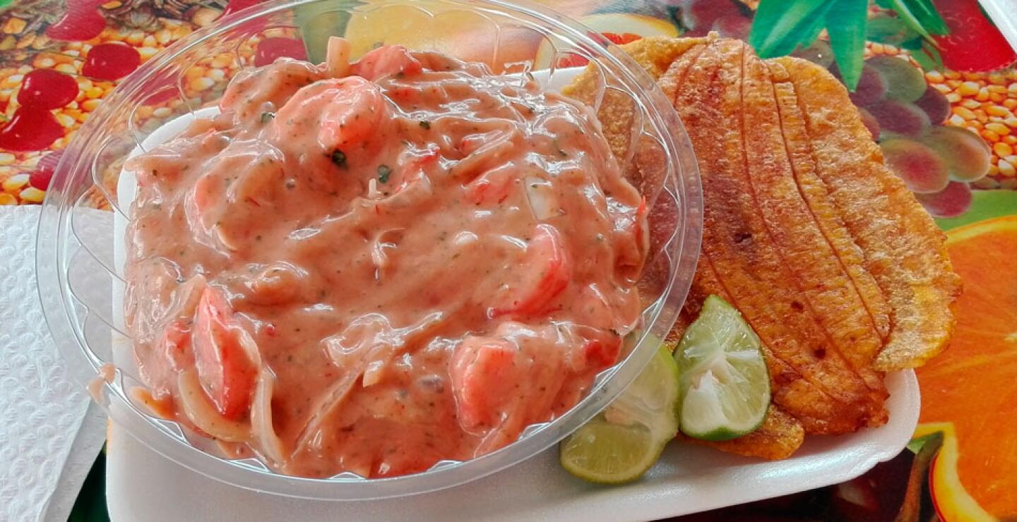 Hasta el 15 de agosto la capital del Valle del Cauca podrá disfrutar platos como encocado de jaiba, ceviche de camarones, piangua, cazuela de mariscos, entre otras exquisitas recetas preparadas por cocineras de la región.