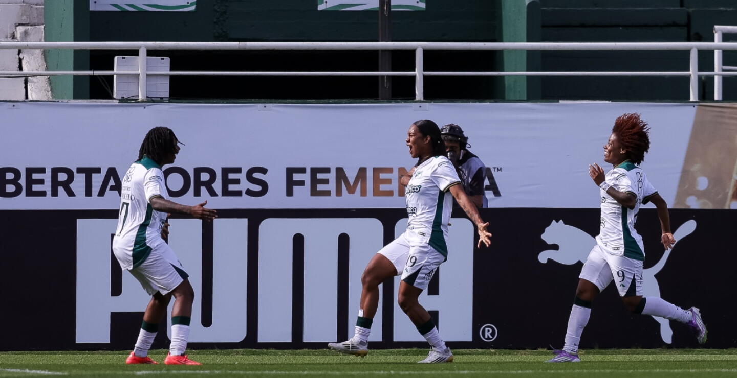 Jugadoras del Deportivo Cali femenino y un festejo de gol contra U de Chile en la Copa Libertadores Femenina. 