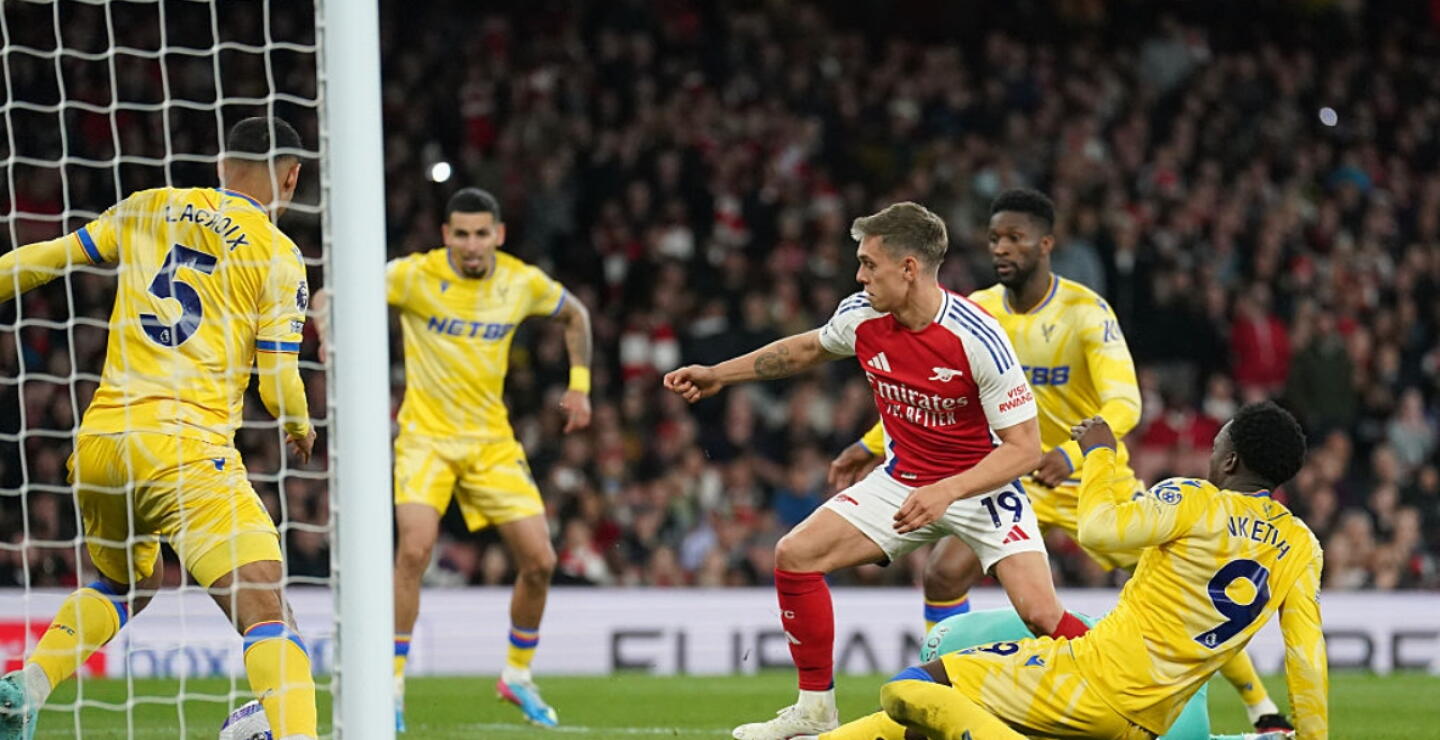 Jefferson Lerma y Daniel Muñoz en Arsenal vs Crystal Palace por la Premier League. 