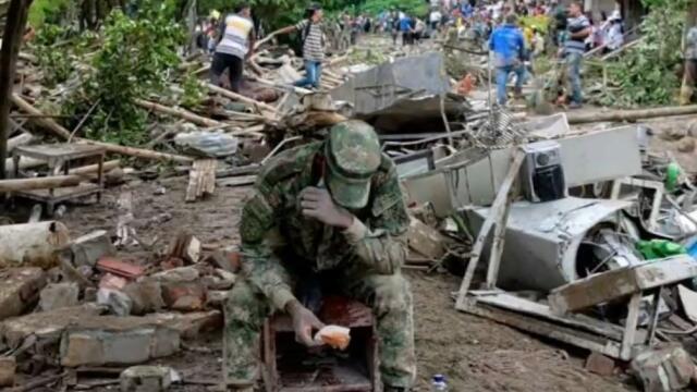 Tragedia en Pereira: habla militar que protagonizó desoladora foto sentado sobre los escombros Tragedia en Pereira: habla militar que protagonizó desoladora foto sentado sobre los escombros