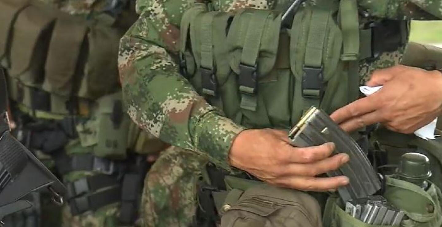 Militares en retiro consideran que suspender bombardeos donde haya menores favorece a criminales