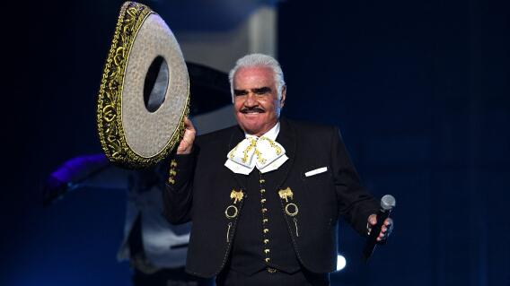 El hijo mayor de Vicente Fernández también expresó que por ahora las únicas personas que tienen permitido visitar al artista son su familia El hijo mayor de Vicente Fernández también expresó que por ahora las únicas personas que tienen permitido visitar al artista son su familia