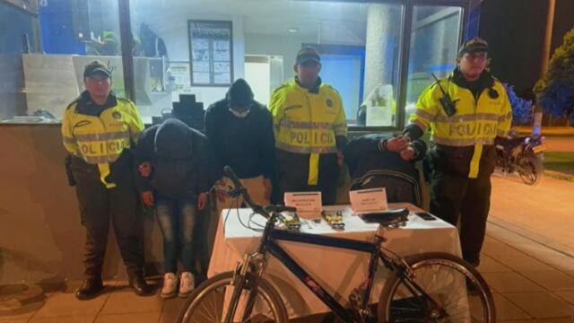 ¿Qué tal esta familia? Padre y madre robaban bicicletas y hasta usaban a su pequeña hija ¿Qué tal esta familia? Padre y madre robaban bicicletas y hasta usaban a su pequeña hija