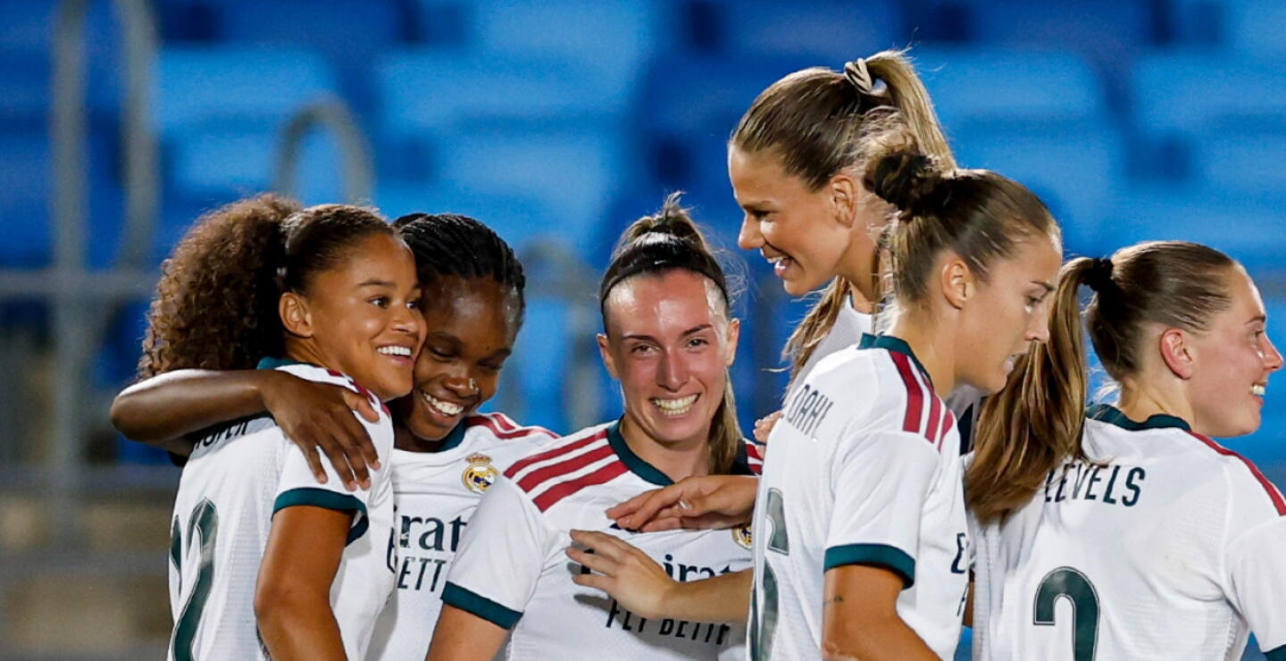 Linda Caicedo junto a sus compañeras del Real Madrid femenino.