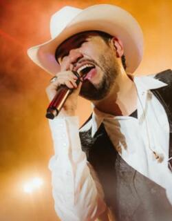 Edén Muñoz, cantante de música regional mexicana