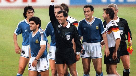 361843_Edgardo Codesal -Diego Maradona. Foto: AFP