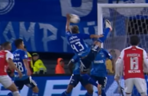 Luis Marimón y la acción polémica en el clásico capitalino.