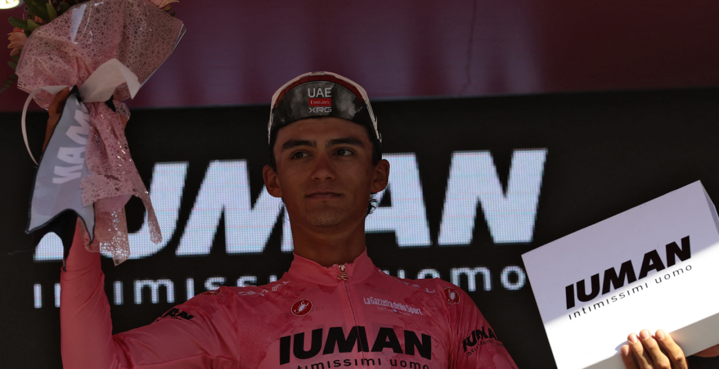 Isaac del Toro, ciclista mexicano del UAE Team Emirates XRG, es el nuevo líder del Giro de Italia 2025