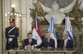 293188_BLU Radio. Argentina, Uruguay y Paraguay oficializan candidatura para Mundial 2030 // Foto: AFP