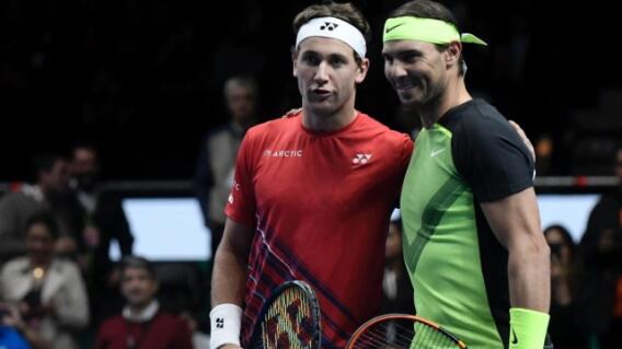Casper Ruud y Rafael Nadal durante su partido de exhibición en la ciudad de Bogotá Casper Ruud y Rafael Nadal durante su partido de exhibición en la ciudad de Bogotá