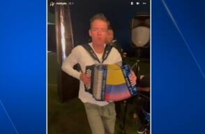 El deporte al revés: Rigoberto Urán descubrió nuevo talento y a árbitro lo usurparon en un partido