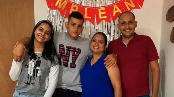 Familia de pastores Lora Rincón Familia de pastores Lora Rincón