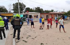 363064_Jóvenes jugando un partido de fútbol. Foto: Cortesía