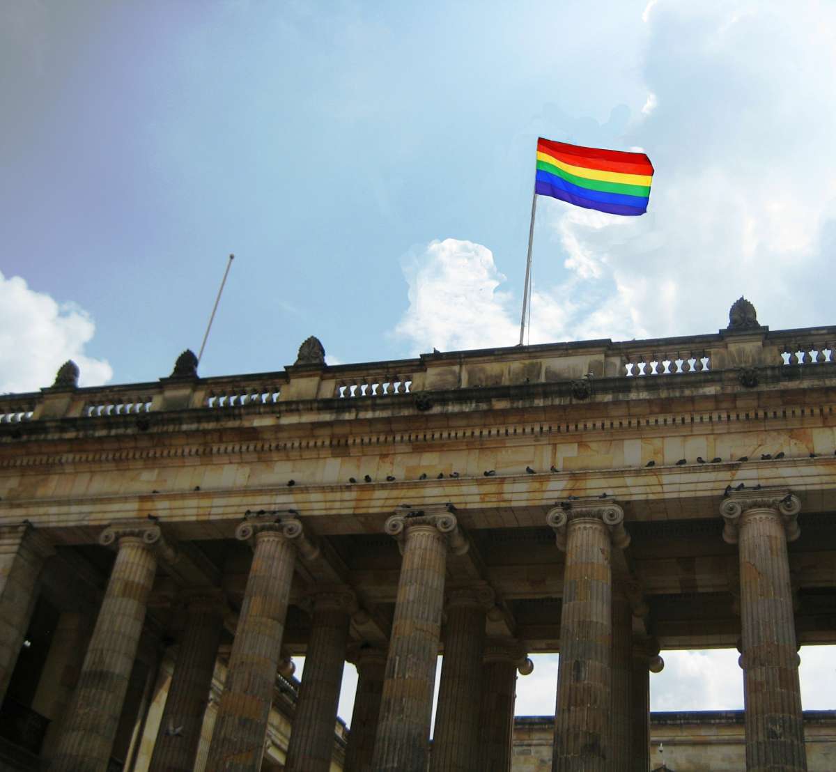 647413_capitolio_nacional_colombia_se_prepara_para_el_orgullo_lgtbi._fotocomposicion_manuel_antonio_velandia_mora.jpg