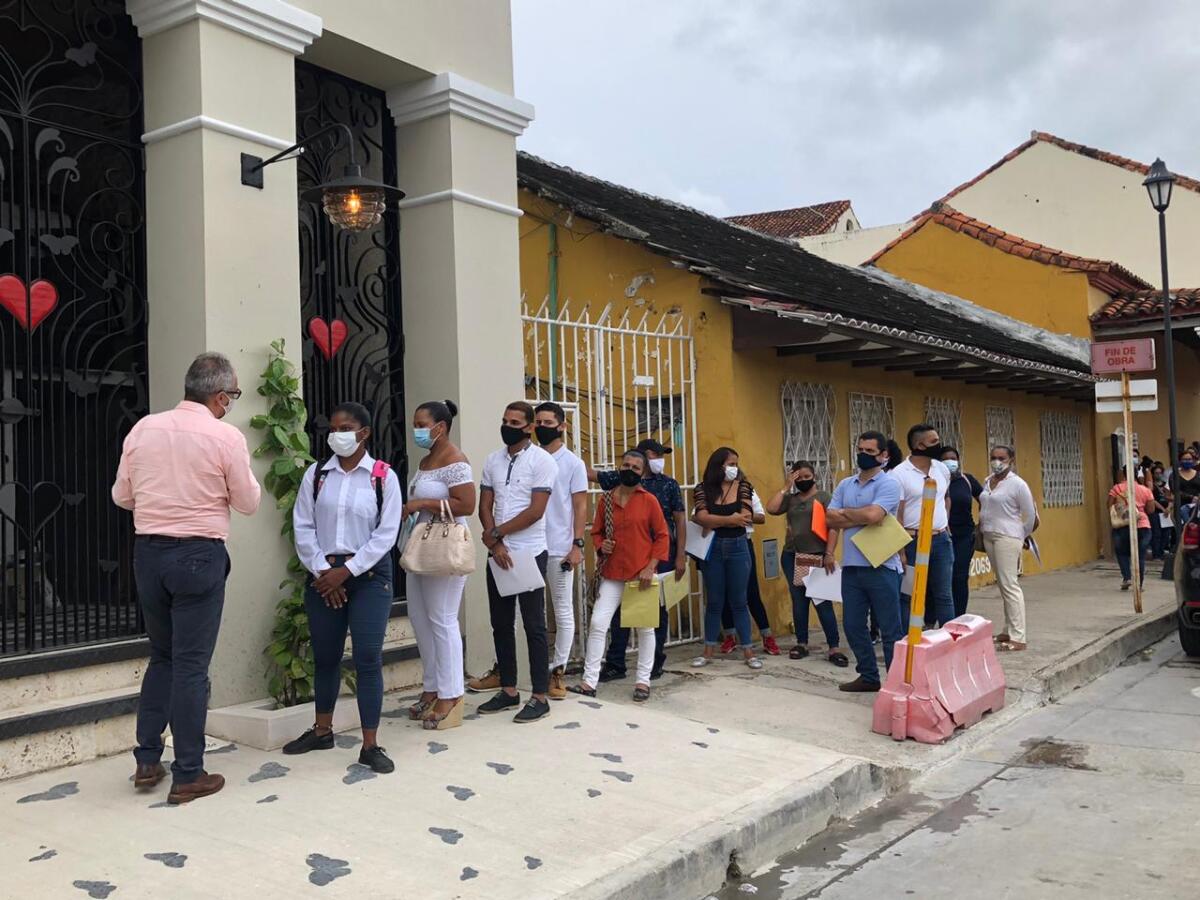 FILA PARA EMPLEO EN ANDRES CARNE DE RES.jpeg