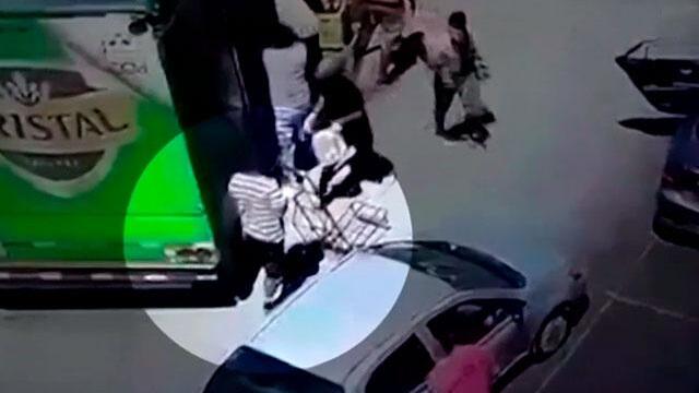 Insólito robo: dolientes en cortejo fúnebre decidieron saquear camión de cervezas