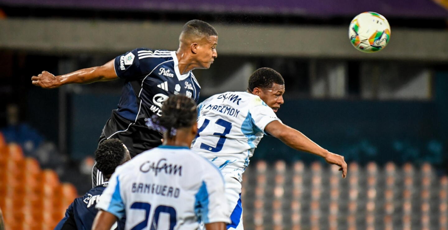 Medellín y Millonarios en acción de juego en el Atanasio Girardot.