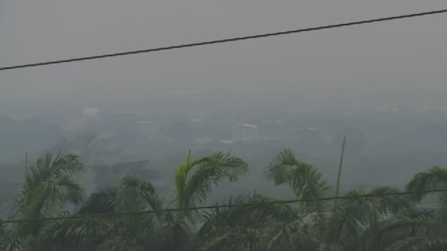 Gruesa capa de humo cubre a Cúcuta por quemas de basuras en Venezuela Gruesa capa de humo cubre a Cúcuta por quemas de basuras en Venezuela