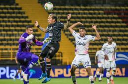 Acción de juego entre Fortaleza y Once Caldas, por la segunda fecha de la Liga BetPlay II-2025.