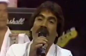 110215-indigente-cantante.jpg