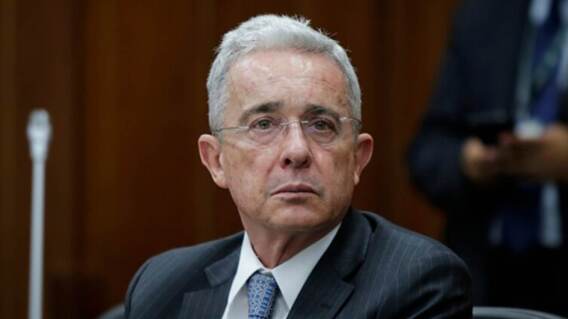 Álvaro Uribe. Álvaro Uribe.