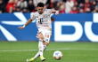 Luis Díaz en una de las acciones de juego en Bayer Leverkusen vs. Bayern Múnich en la Bundesliga. 