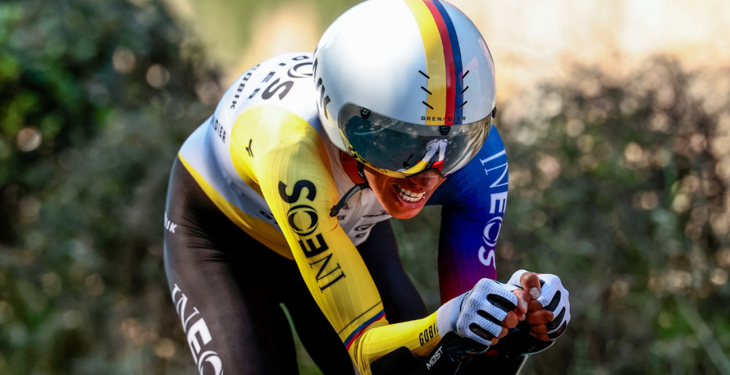 Egan Bernal, ciclista colombiano, es líder del INEOS Grenadiers en el Giro de Italia 2025