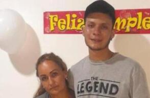 Jackson Alexis Arias Pérez y su mamá