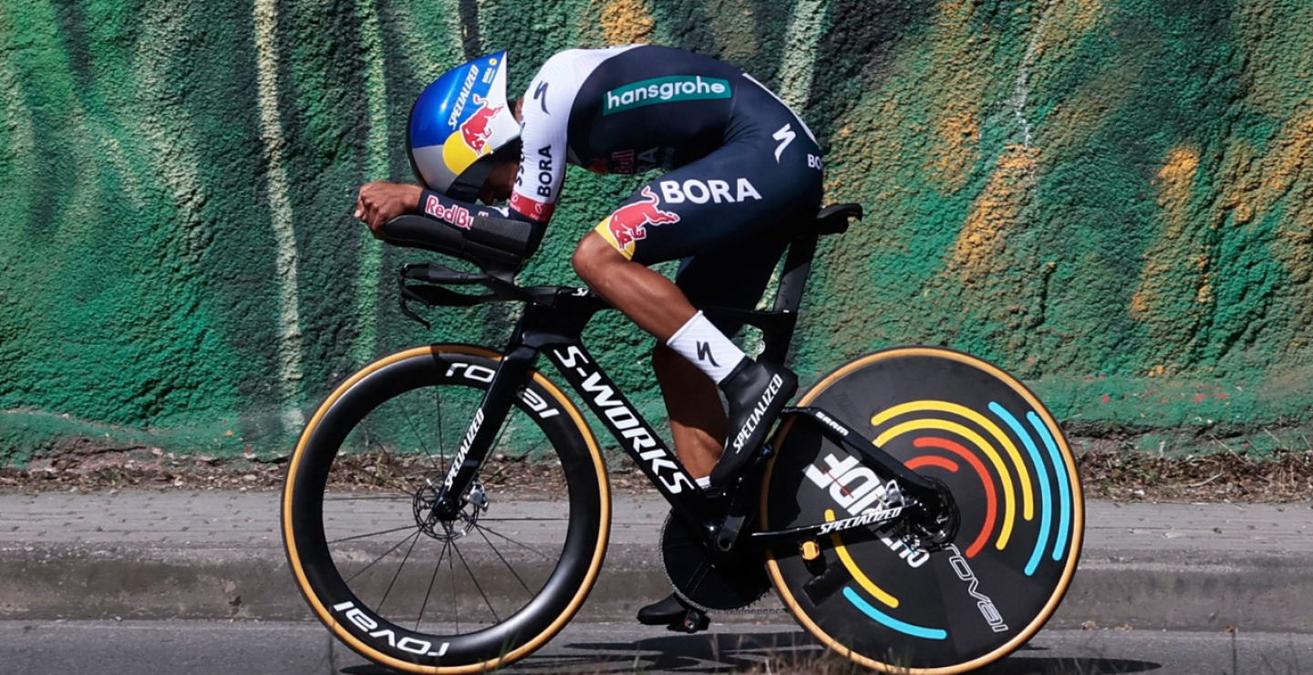 Daniel Martínez, ciclista colombiano del Red Bull BORA Hansgrohe, en la contrarreloj del Giro de Italia 2025