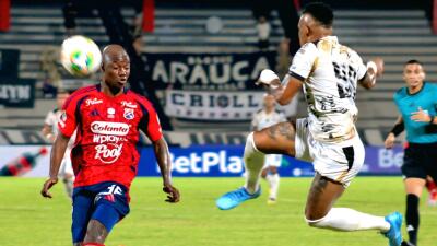 Acción de juego entre Llaneros y Medellín por la octava jornada de la Liga BetPlay I-2026.