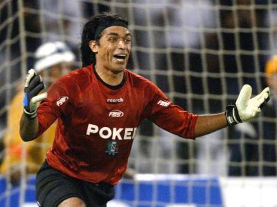 Juan Carlos Henao, guardameta campeón con el Once Caldas en la Copa Libertadores de 2004. Juan Carlos Henao, guardameta campeón con el Once Caldas en la Copa Libertadores de 2004.