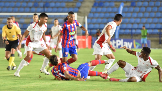 Acción de juego en el duelo entre Unión Magdalena y América, por Liga.