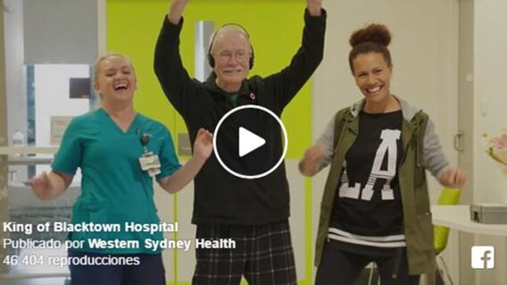 2905_La Kalle. Hombre que sufre de demencia y se calma con Elvis Presley / Foto: captura video de Facebook Western Sydney Health 2905_La Kalle. Hombre que sufre de demencia y se calma con Elvis Presley / Foto: captura video de Facebook Western Sydney Health
