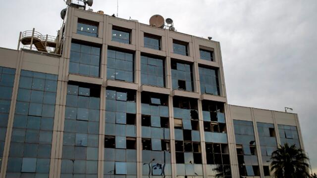 Bomba estalló frente a cadena de televisión privada en Grecia sin dejar víctimas Bomba estalló frente a cadena de televisión privada en Grecia sin dejar víctimas