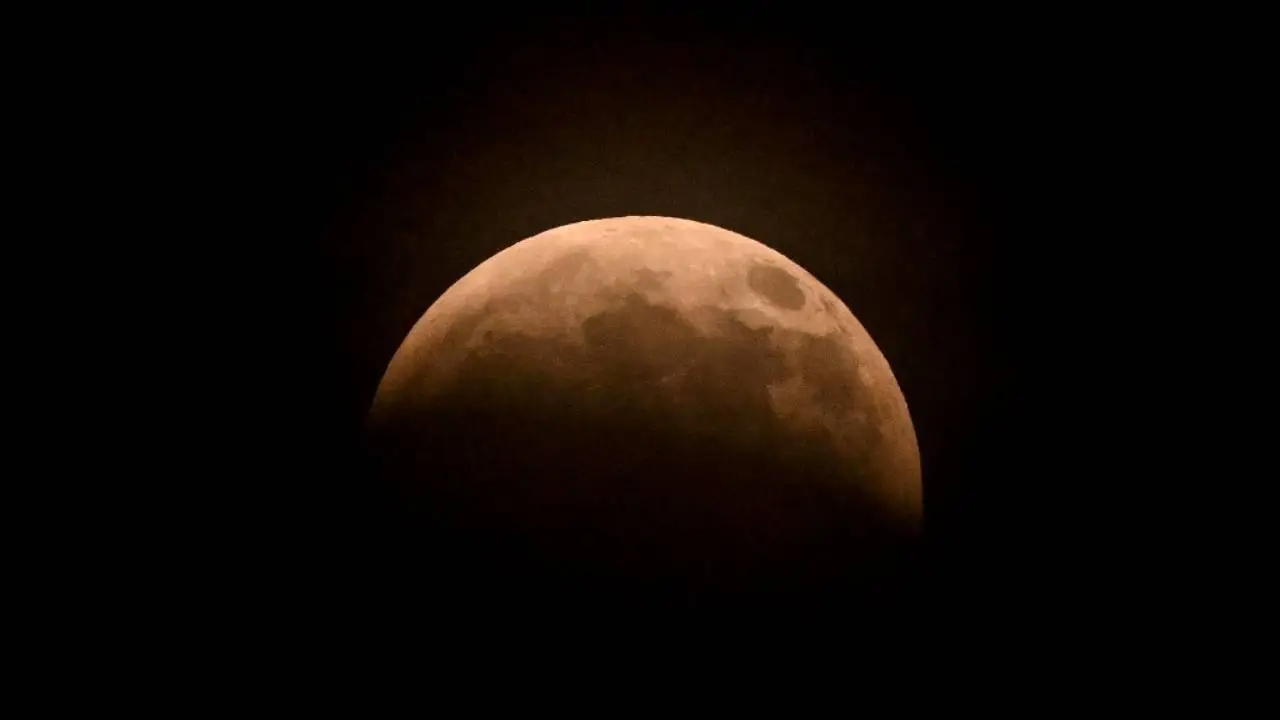 Luna de sangre: Así se vivió el notable eclipse lunar parcial de agosto de 2026