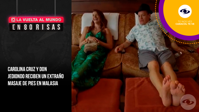 Don Jediondo y Carolina Cruz reciben un masaje de pies.