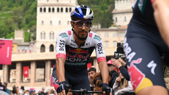 Daniel Felipe Martínez, ciclista colombiano del Red Bull Bora Hansgrohe, en el Giro de Italia 2025